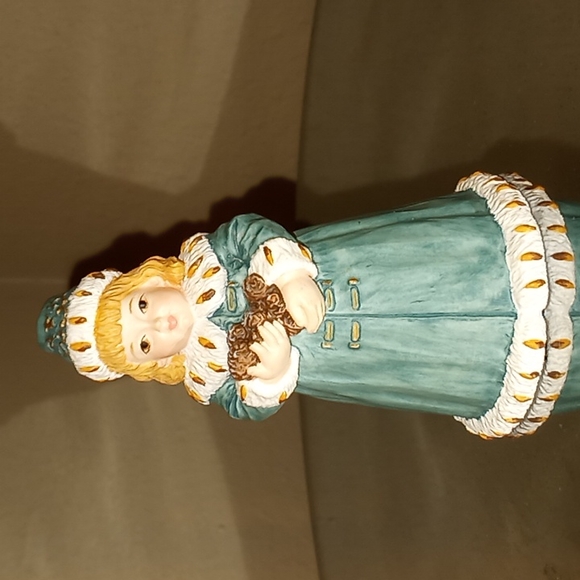 VTG- Winter Days  The Heirloom Tradition Figurine - Picture 2 of 11